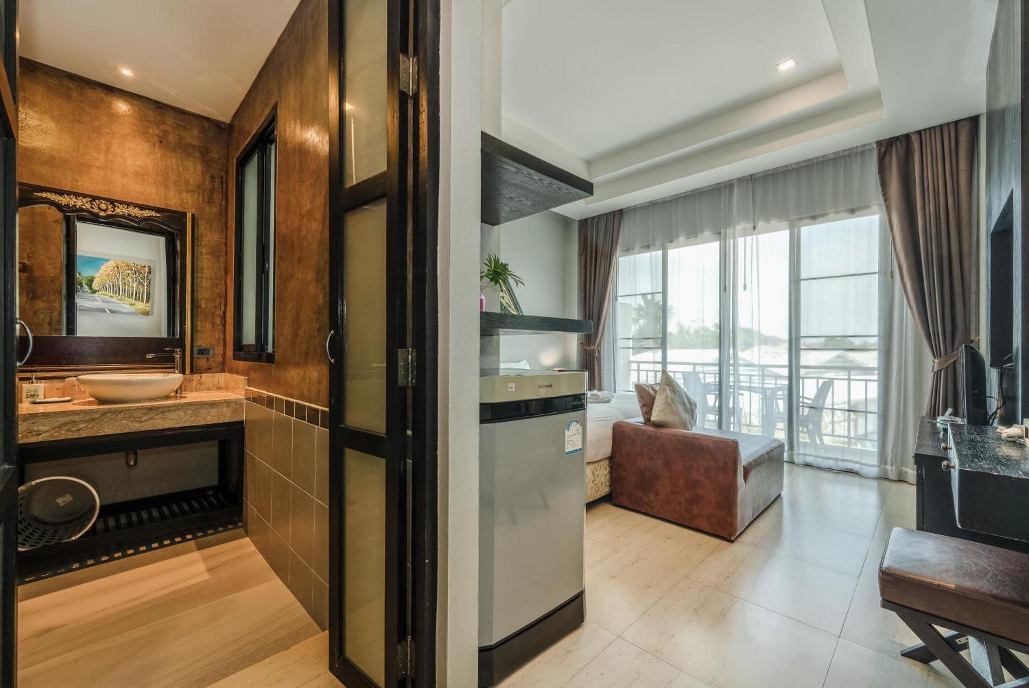 Coco Paradiso Phuket Sha Kültér fotó