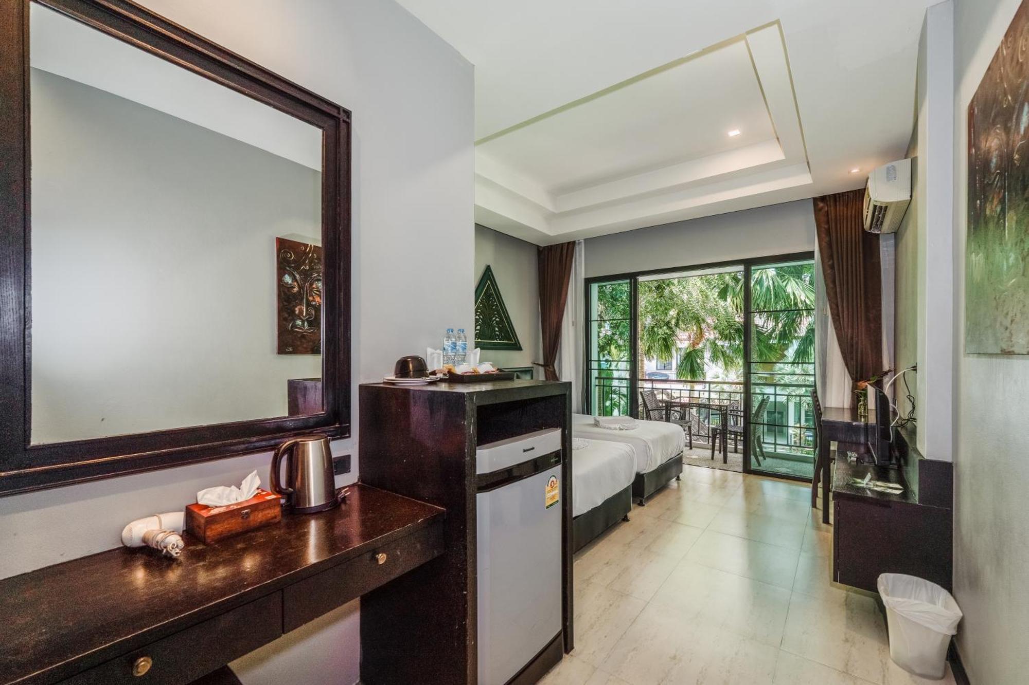 Coco Paradiso Phuket Sha Kültér fotó