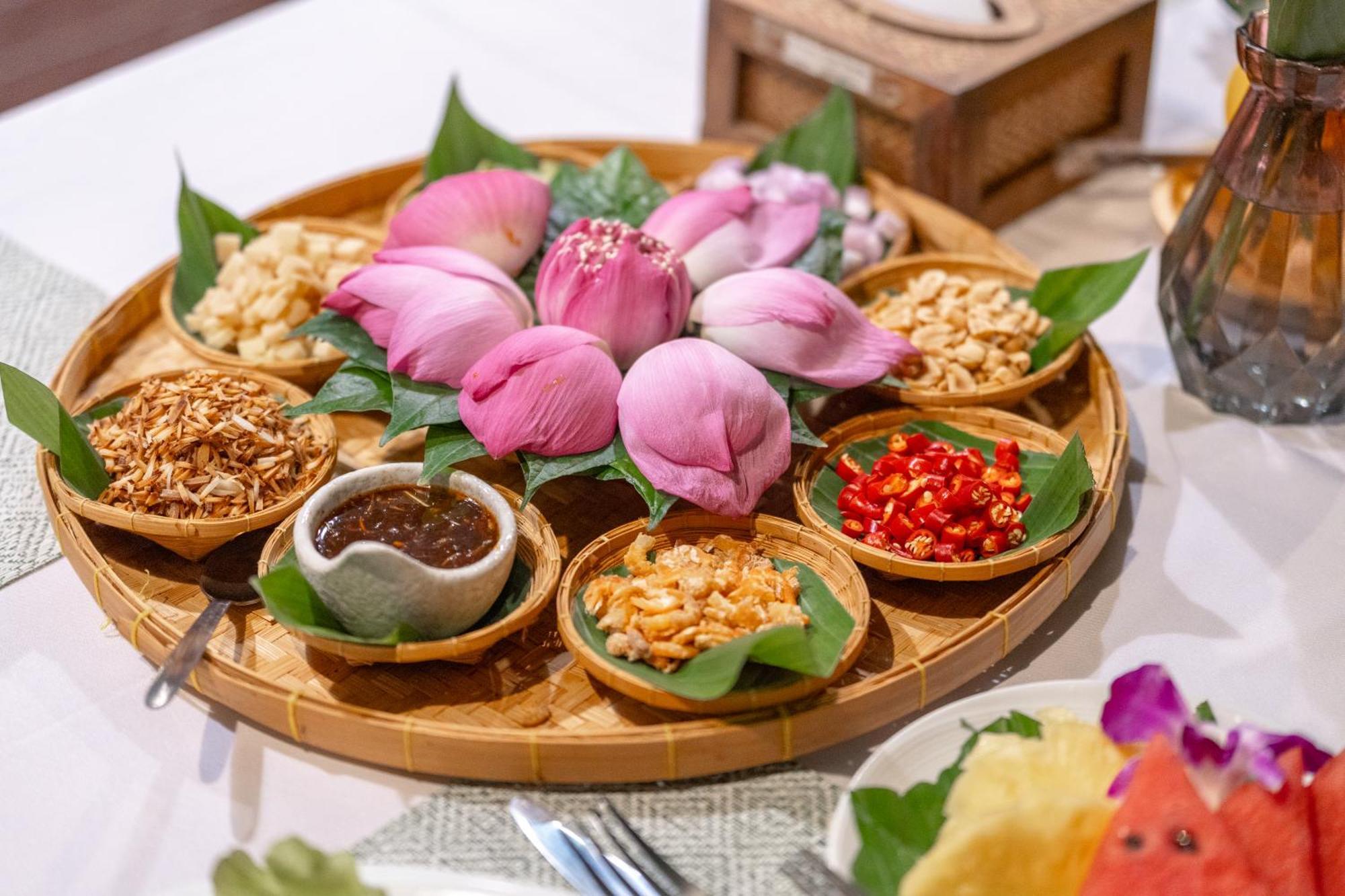 Coco Paradiso Phuket Sha Kültér fotó